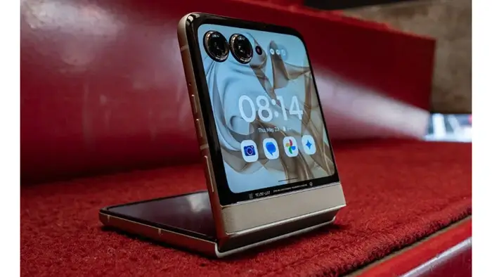 صورة Motorola Razr 50 - 4