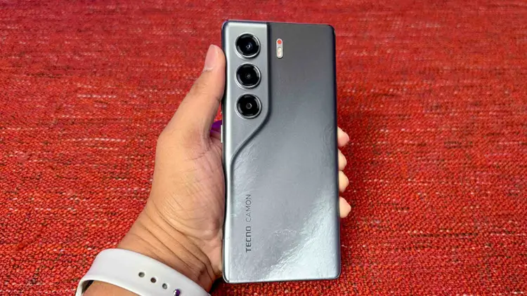 صورة Tecno Camon 40 Pro - 1