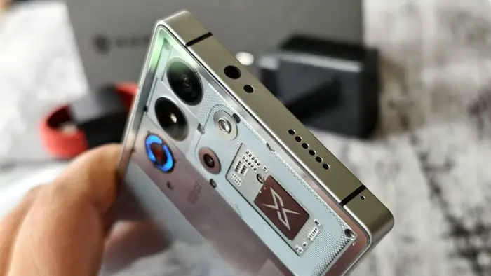 منفذ 3.5 ملم وإطار معدني