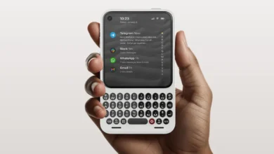 هاتف Clicks Communicator يعيد تجربة بلاك بيري بلوحة مفاتيح ذكية